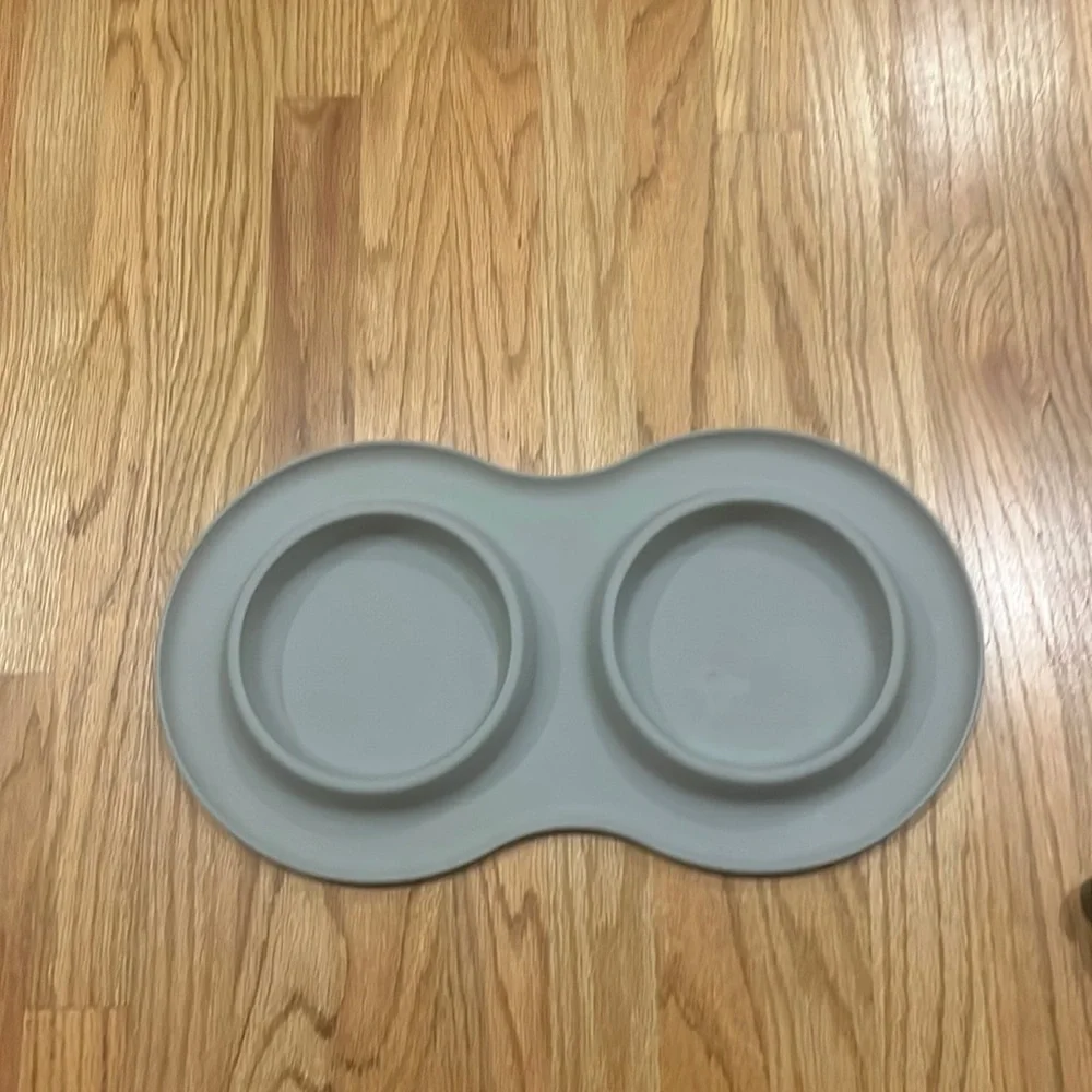 WC silicone dog bowl mat. New